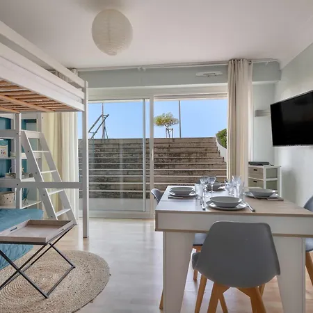 A 43m De La Plage, Pour 4 Apartment