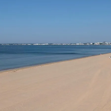 A 43m De La Plage, Pour 4 Apartment *